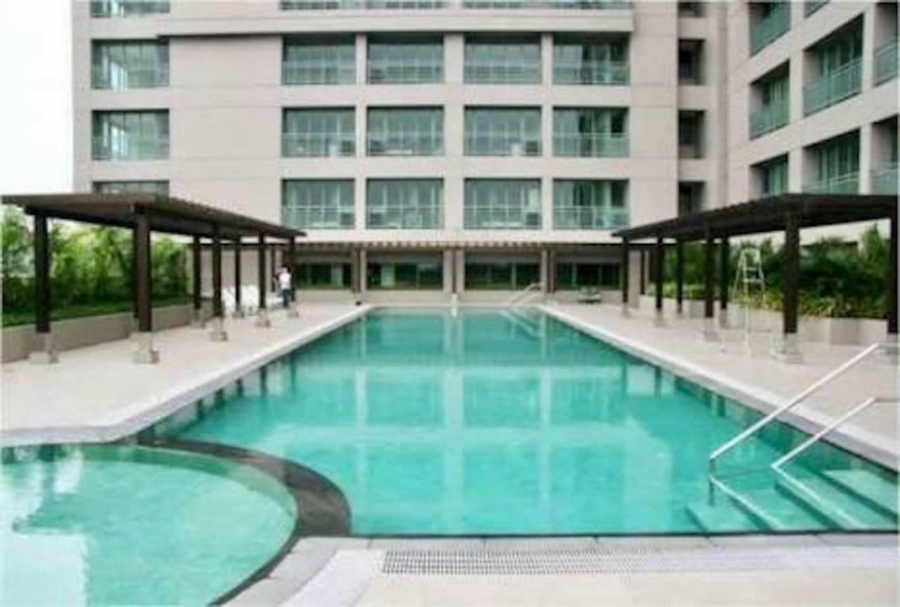 Mandaluyong 2 Bedroom W 2 Queen, 50Hdtv Across Shangrila Mall Manille Extérieur photo